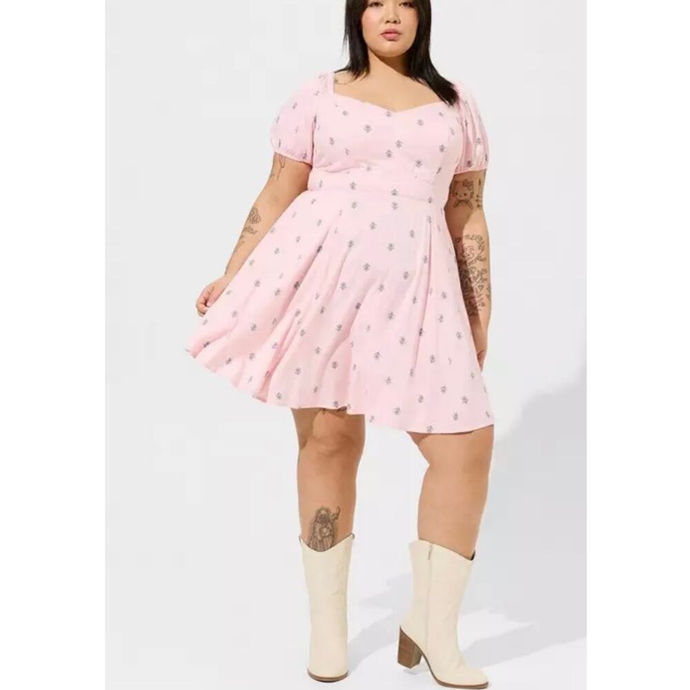 Torrid Mini Stretch Challis Sweetheart Skater Dress
Excellent Condition, Size 1 - Picture 2 of 9